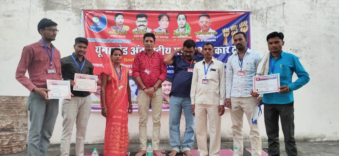 श्री पर्वत सिंह यादव प्रदेश अध्यक्ष एवं श्री सुनील सिंह यादव प्रदेश उपाध्यक्ष जी का जिला निवाड़ी एवं टीकमगढ़ जिले की टीम द्वारा जोरदार स्वागत किया गया देश अध्यक्ष उपाध्यक्ष जी द्वारा सदस्यों के कार्ड एवं प्रमाण पत्र दिए गए सदस्यों को एवं जगह-जगह जाकर शिकायत का निराकरण कराया गया दोनों अधिकारियों के बहुत बहुत आभारी हैं जिन्होंने इतना समय दिया और हमारी मदद हमें कार्य करने के लिए दिशा निर्देश दिए